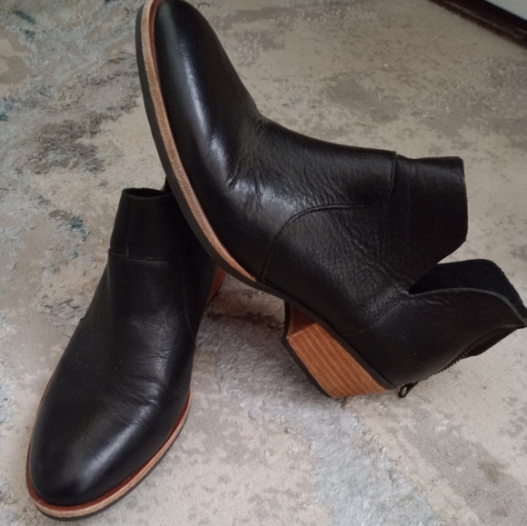 Kork- Ease size 8.5 Black Leather Ankle Boots Booties - Picture 6 of 13